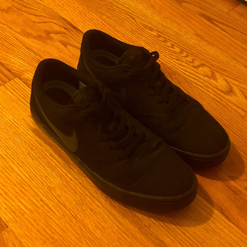 Black Nike SB Shoes 11.5
